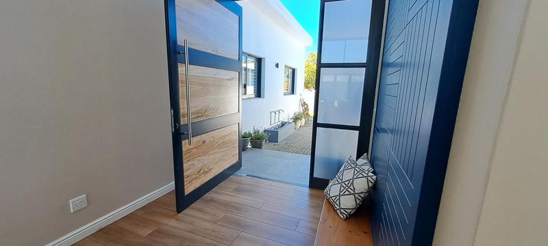 5 Bedroom Property for Sale in Riversdale Western Cape